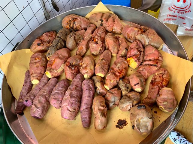 友情提示:铁桶烤的红薯最好不要吃,不要说不是铁桶不香,很多都是工业