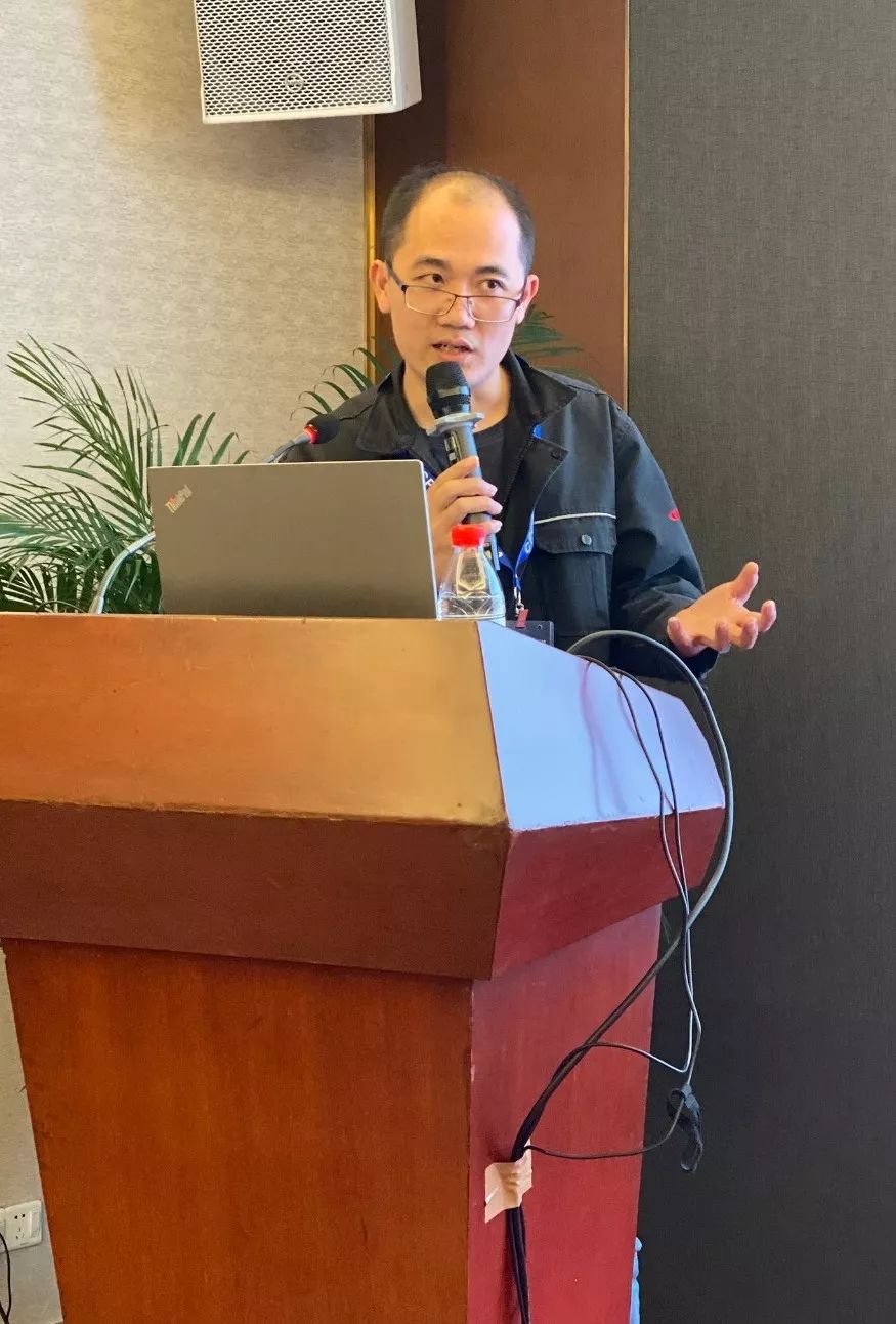 主持人杨中强向获选入2019秋季论文集的光华科技/广东东硕黄远提颁发