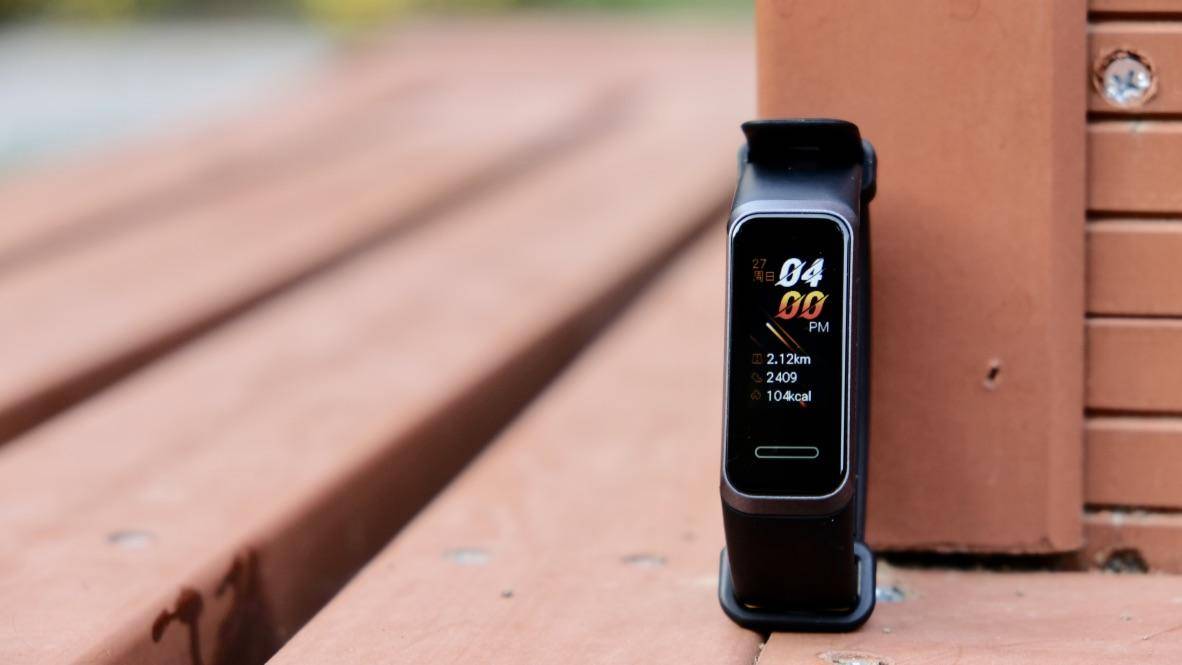 原创炫彩大屏三大健康管理华为手环4上手测评运动健康全覆盖