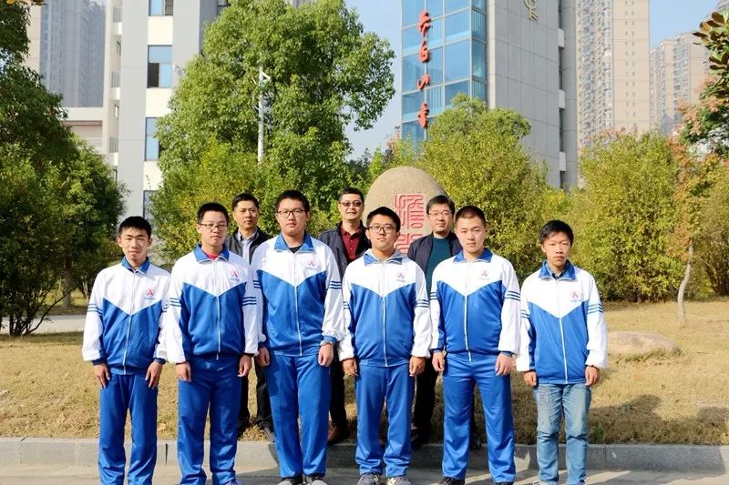 东台中学校服图片