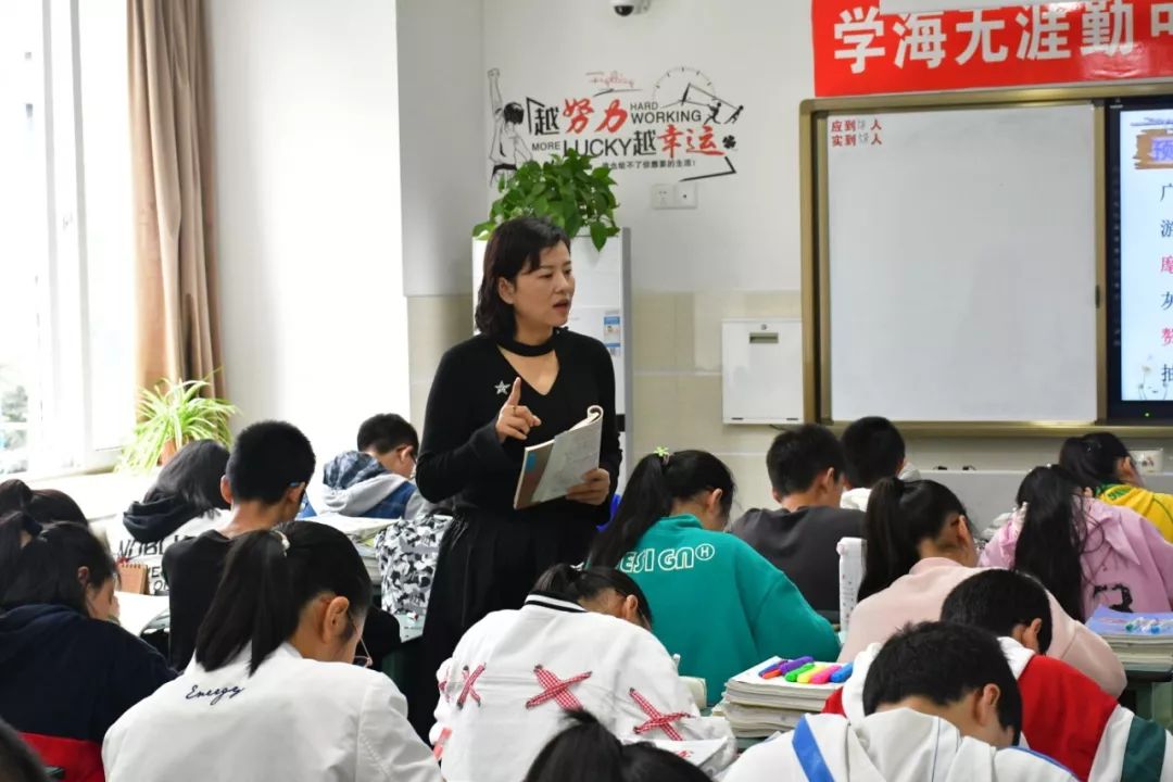 名师殿堂时光不语静待花开走进内江二中语文教师钟宇