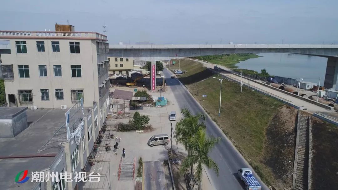 因为是利用现有道路,沿护堤公路沿线施工的,特别是龙湖古寨路段,涉及