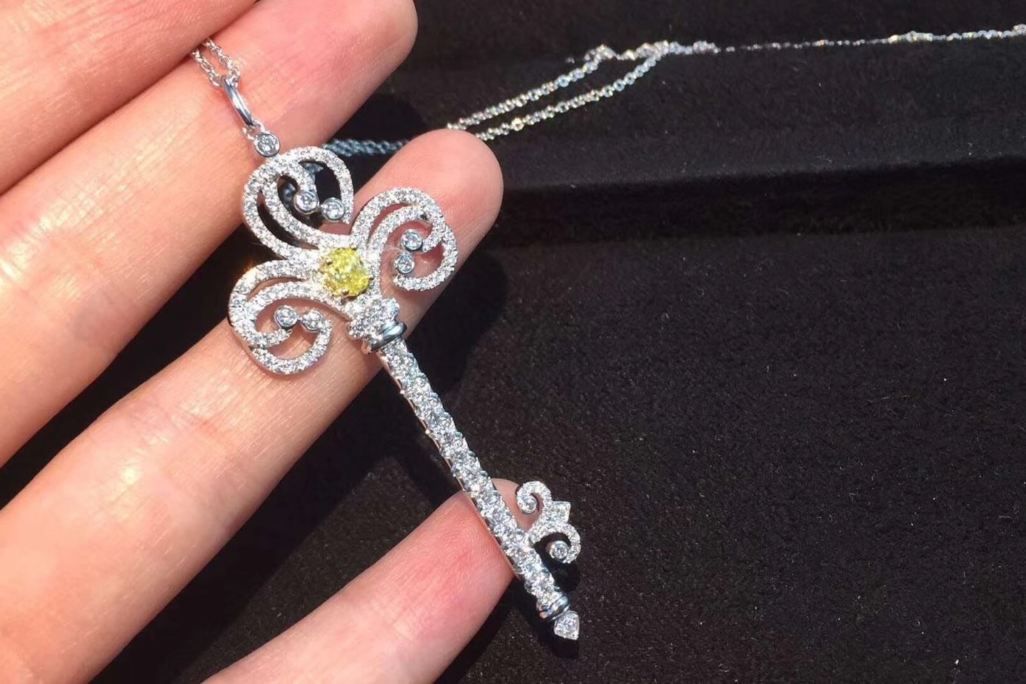 蒂芙尼鸢尾花项链怎么样蒂芙尼玫瑰金雏菊钥匙吊坠多少钱