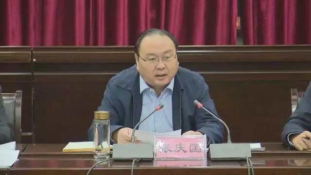 10月30日,县政府常务会议召开,县委副书记,县长张庆国主持会议.