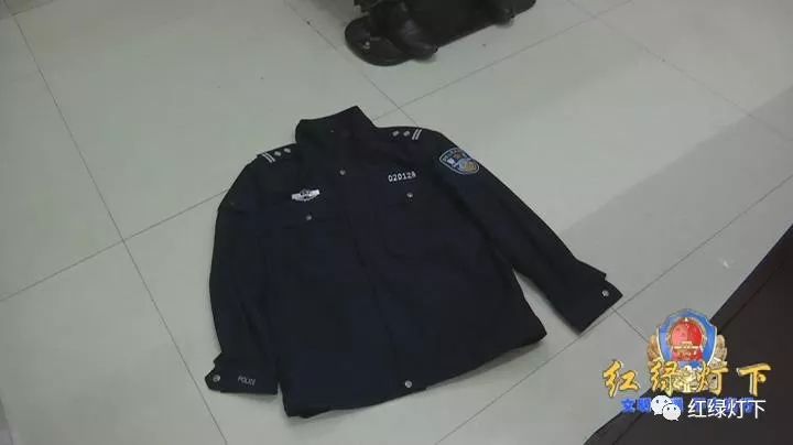 警服肩章警号图片