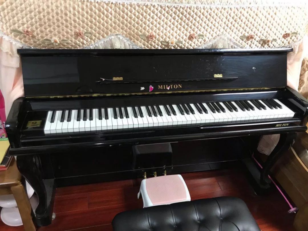 联系人:老孔型号:milton价格:5000物品:钢琴家用钢琴转让,上门自取