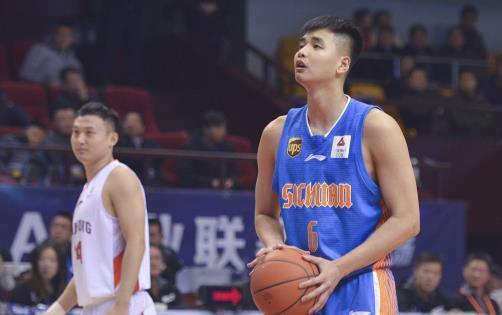 试训山东男篮失败,26岁射手加盟nbl,上赛季三分球命中率45%_杨越