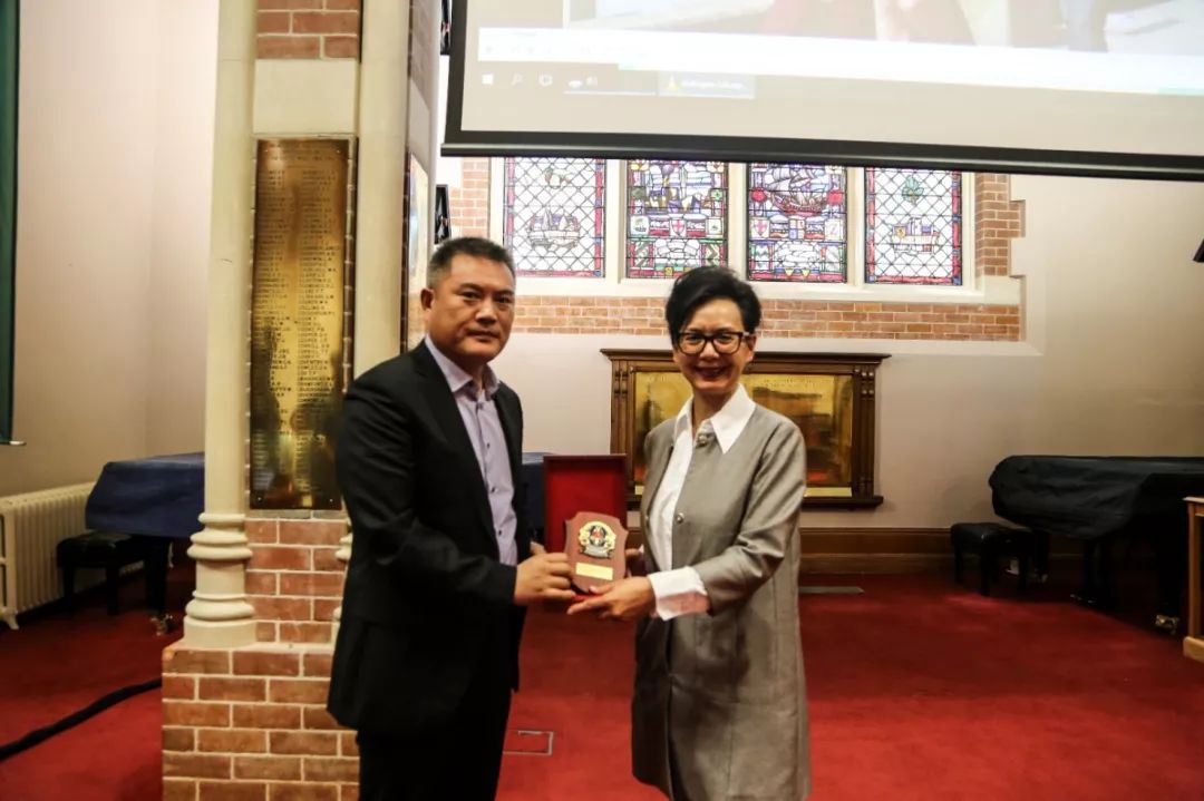 到访新西兰期间,我出访海上指导组组长喻文兵少将一行拜会了新西兰