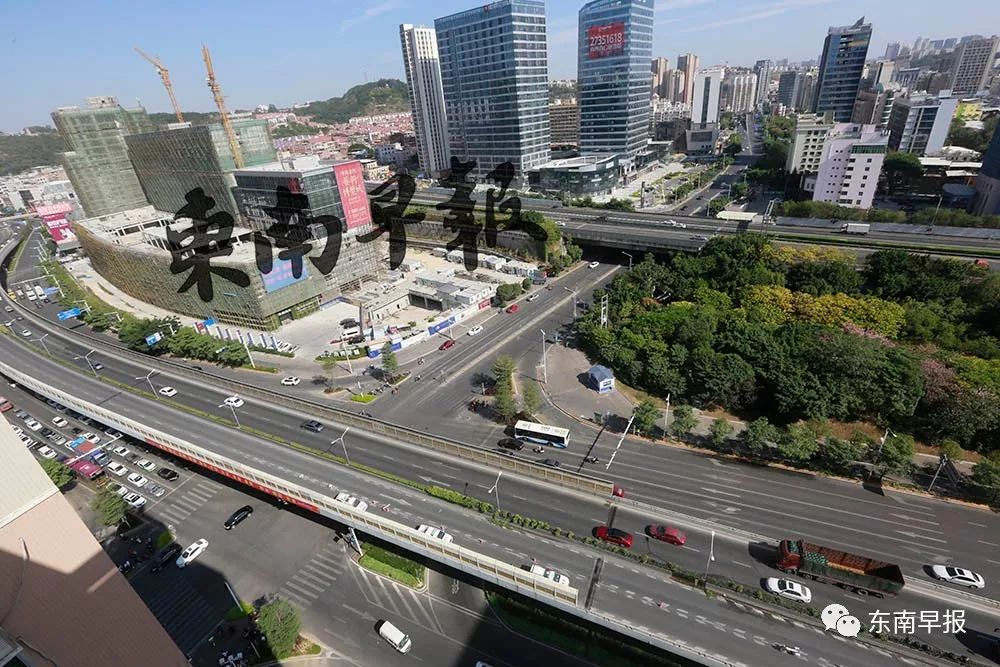 坪山高架桥:一男当场身亡!往客运中心站方向管制,车辆请绕行!