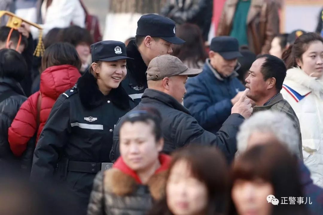 派出所大多来自交道口派出所据说守护南锣鼓巷的民警们真是蔚为壮观到