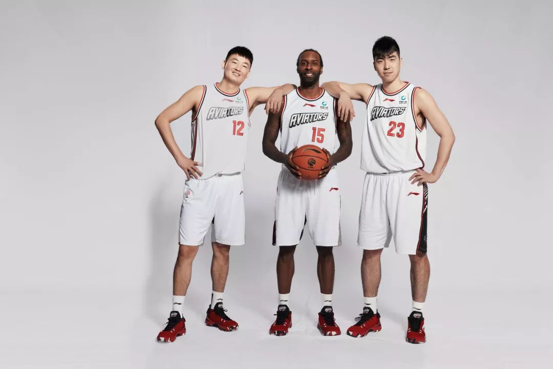 战火重燃cba新赛季拿球说话