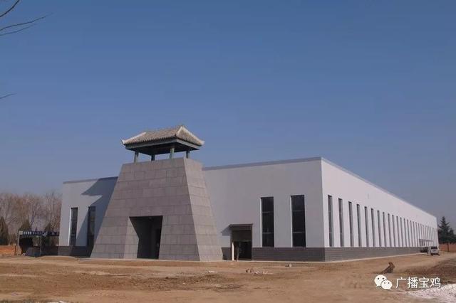 为了感受支撑秦人迅速崛起的雍秦文化,一定要去雍城遗址,秦公一号大墓