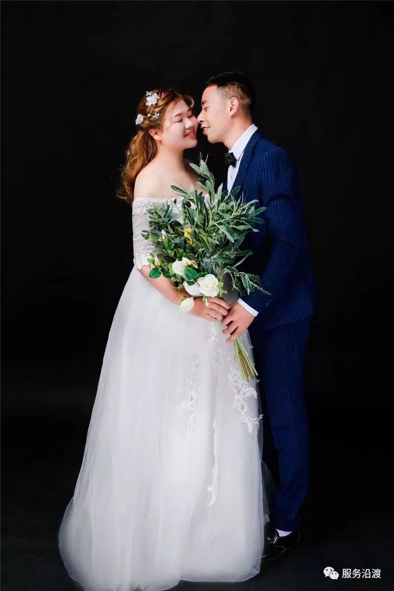 恭贺:谢武,张敏爱女谢静怡与爱婿董远福喜结良缘