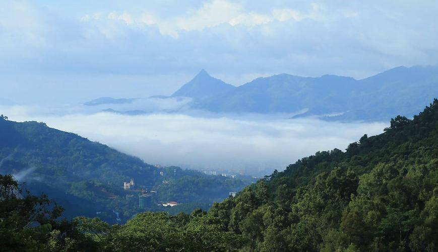 海南五指山毛脑贫困村热带雨林特色孕育的养生休养天堂