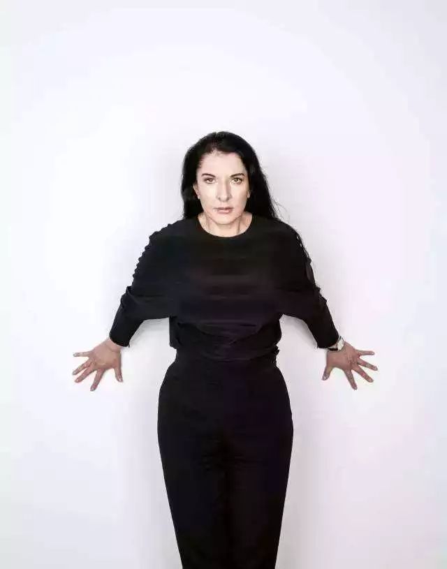 遭母亲控制,险被枪杀,她冒死做了一项人性实验,结果震惊所有人_玛丽娜