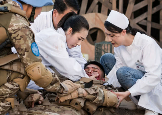 原创换个角度看空降利刃3个层面展现导演的良苦用心