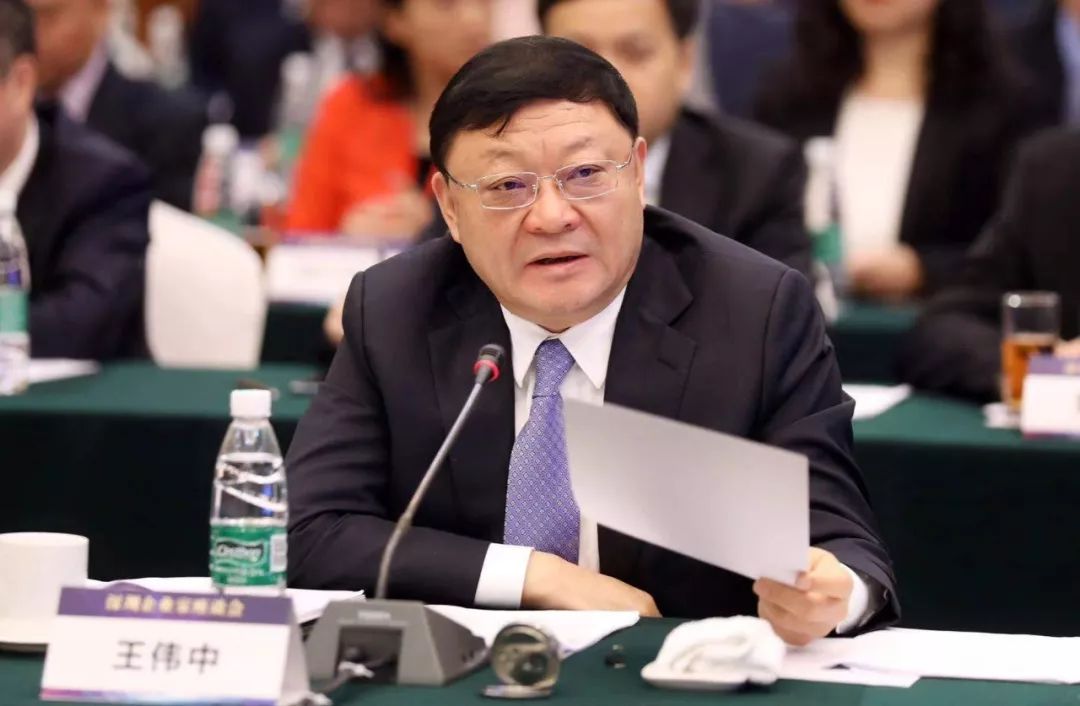 首个"深圳企业家日",王伟中书记现场公布手机微信号