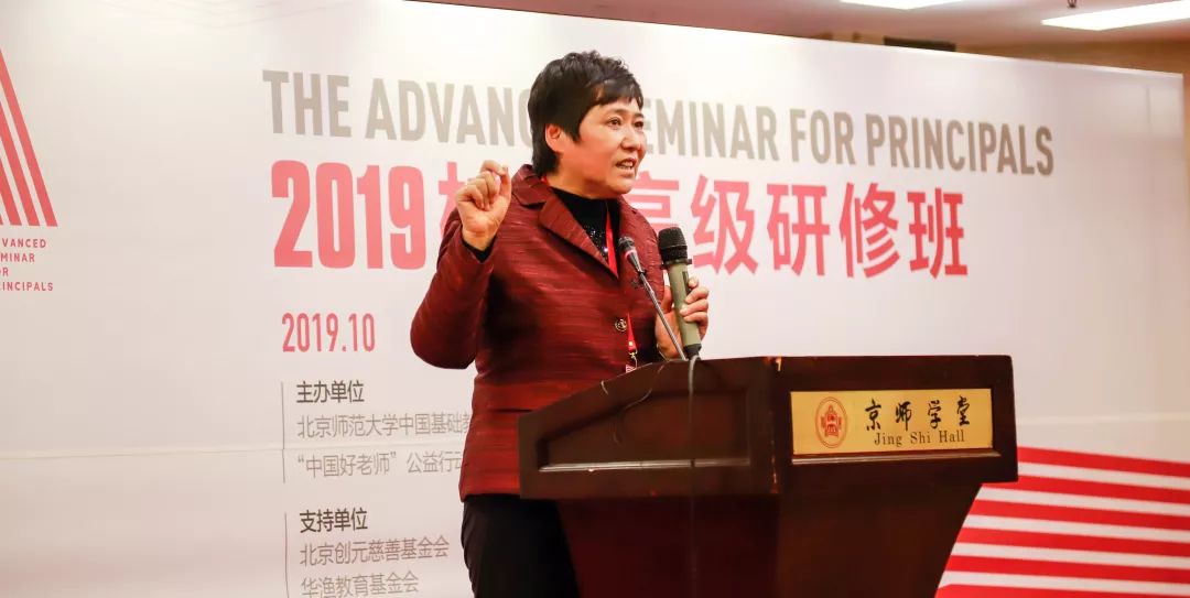 梁威教授从40多年的研究实践中总结了4条经验:学校领导和教师观念转变