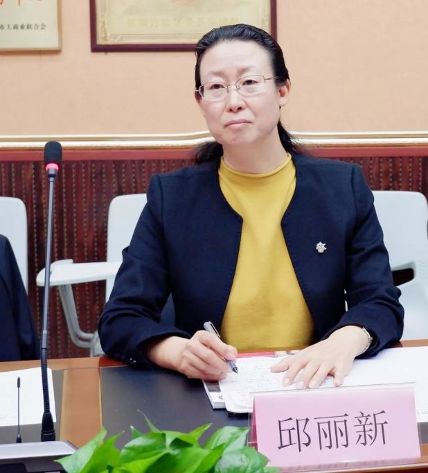 黄冈邱丽新市长一行在康亦健王莉总裁陪同下走访广东省湖北黄冈商会