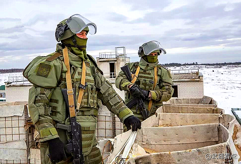 军事丨俄罗斯现今最高防护单兵水冷套装自带水冷管