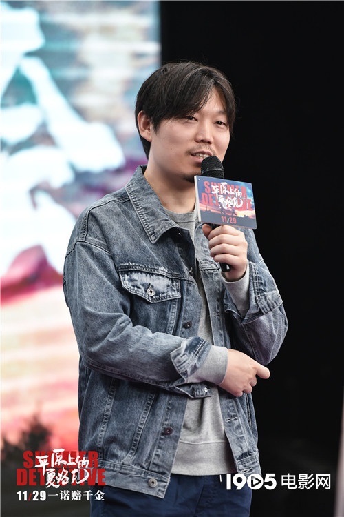 昨日,导演徐磊携影片校园特供版先后来到重庆邮电大学,重庆航天职业