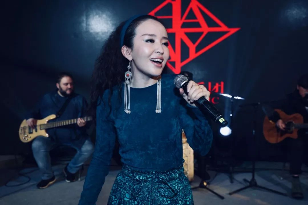 10月31日,haya乐团作为驻华使节艺术沙龙的特邀表演嘉宾,在明长城遗址