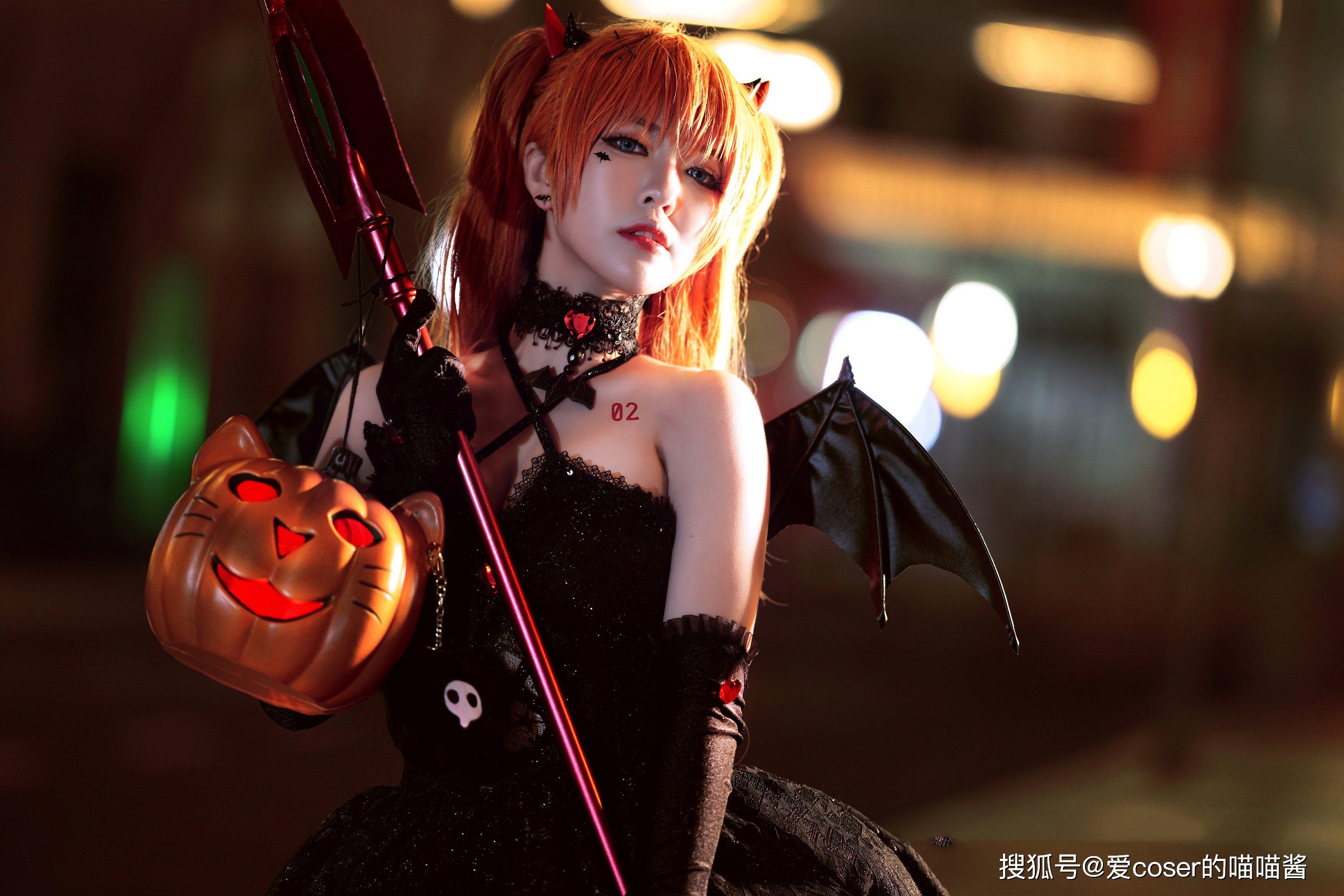 1/ 5 大家好,今天是万圣节专场,爱coser的喵喵酱继续给大家带来半半子