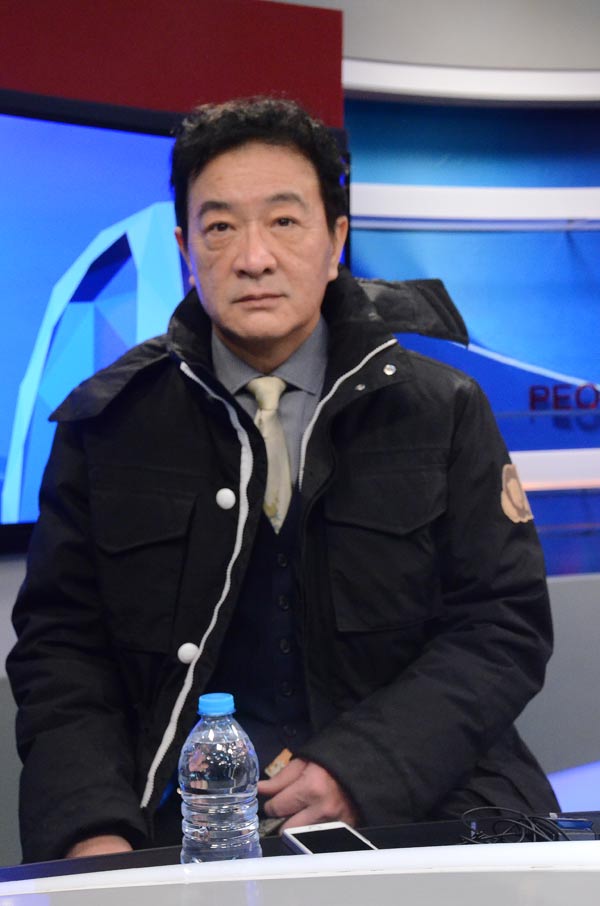 他被称"中国高仓健",事业正当红妻子不幸遇害,悲痛隐退成教授_周里京