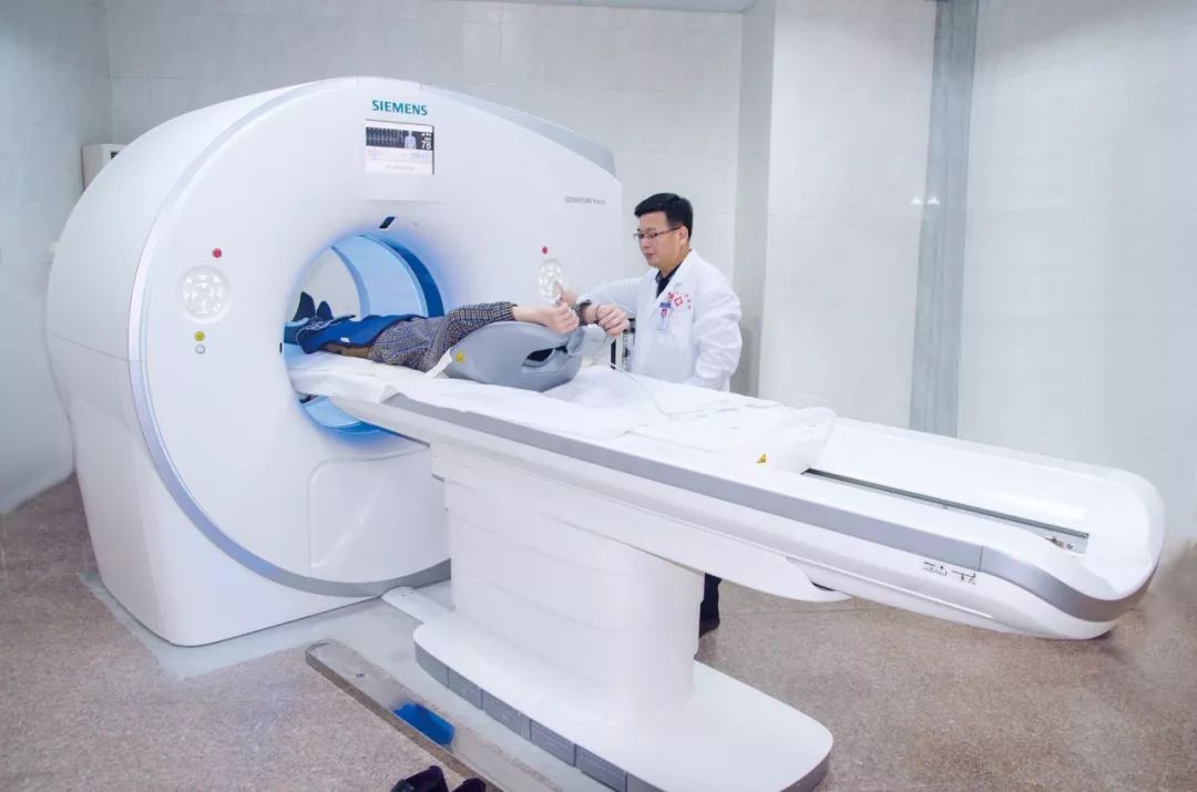 专题我院胸外科在肺癌等呼吸疾病的治疗上主动作为不断突破技术创新和