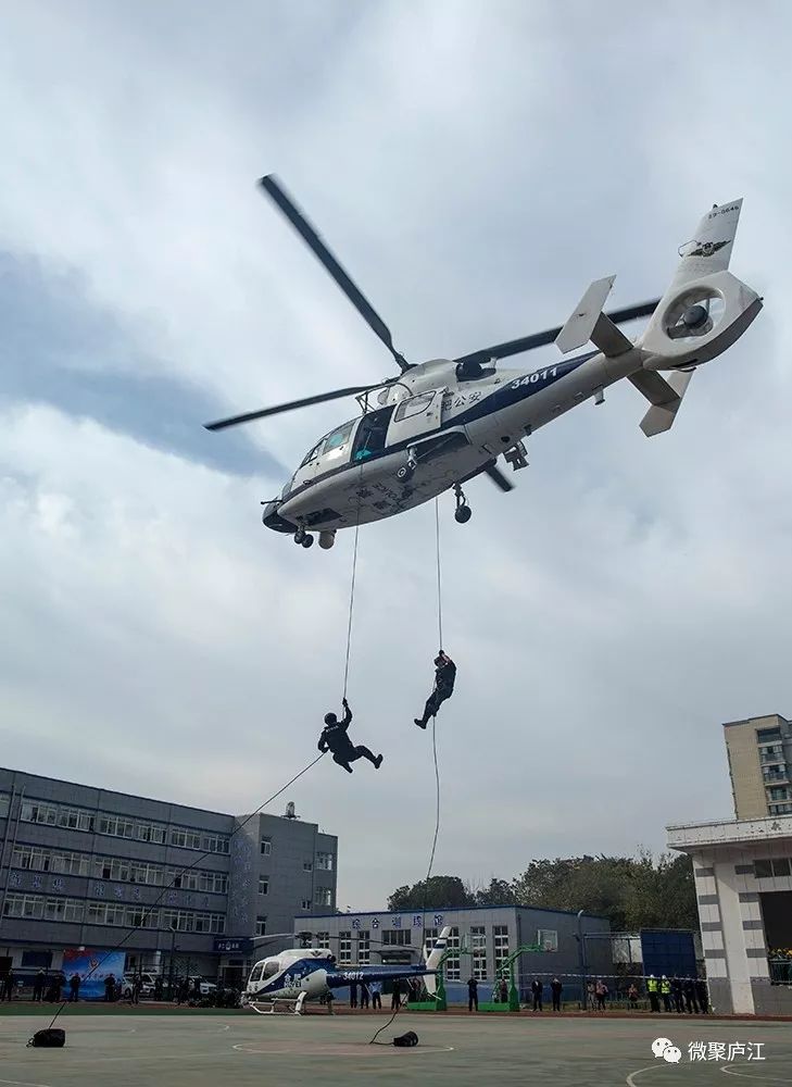 帅稳准庐江特警空降成功排爆
