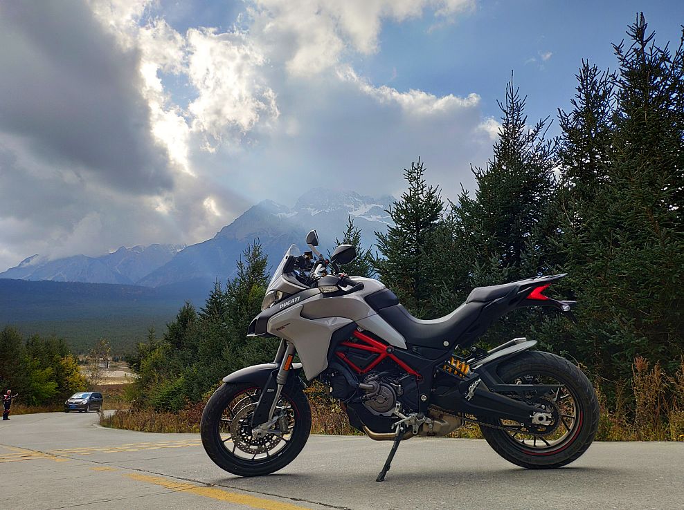 试驾特辑品味意式激情全新杜卡迪multistrada950s玉龙雪山试驾体验