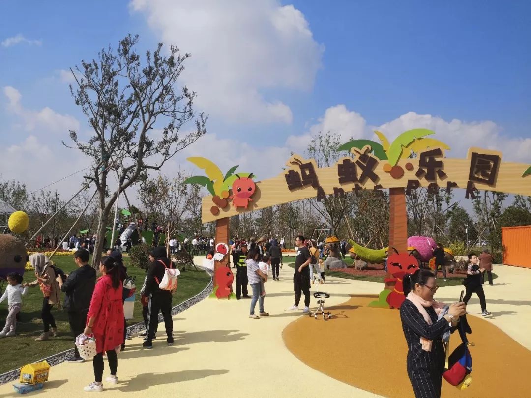 遛娃胜地泡泡公园火了!粑粑麻麻怎样停车才不会吃罚单?