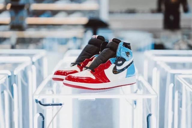 原价or多少钱入手aj1警灯合适