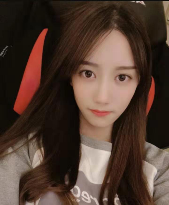 一场大战终于落幕南波儿放下心来放出自拍