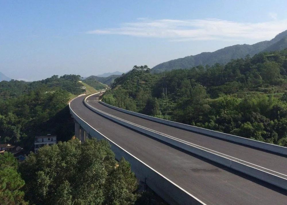 228以及省道280,370等15条国省道相继完成改造,干线公路路况显著提升