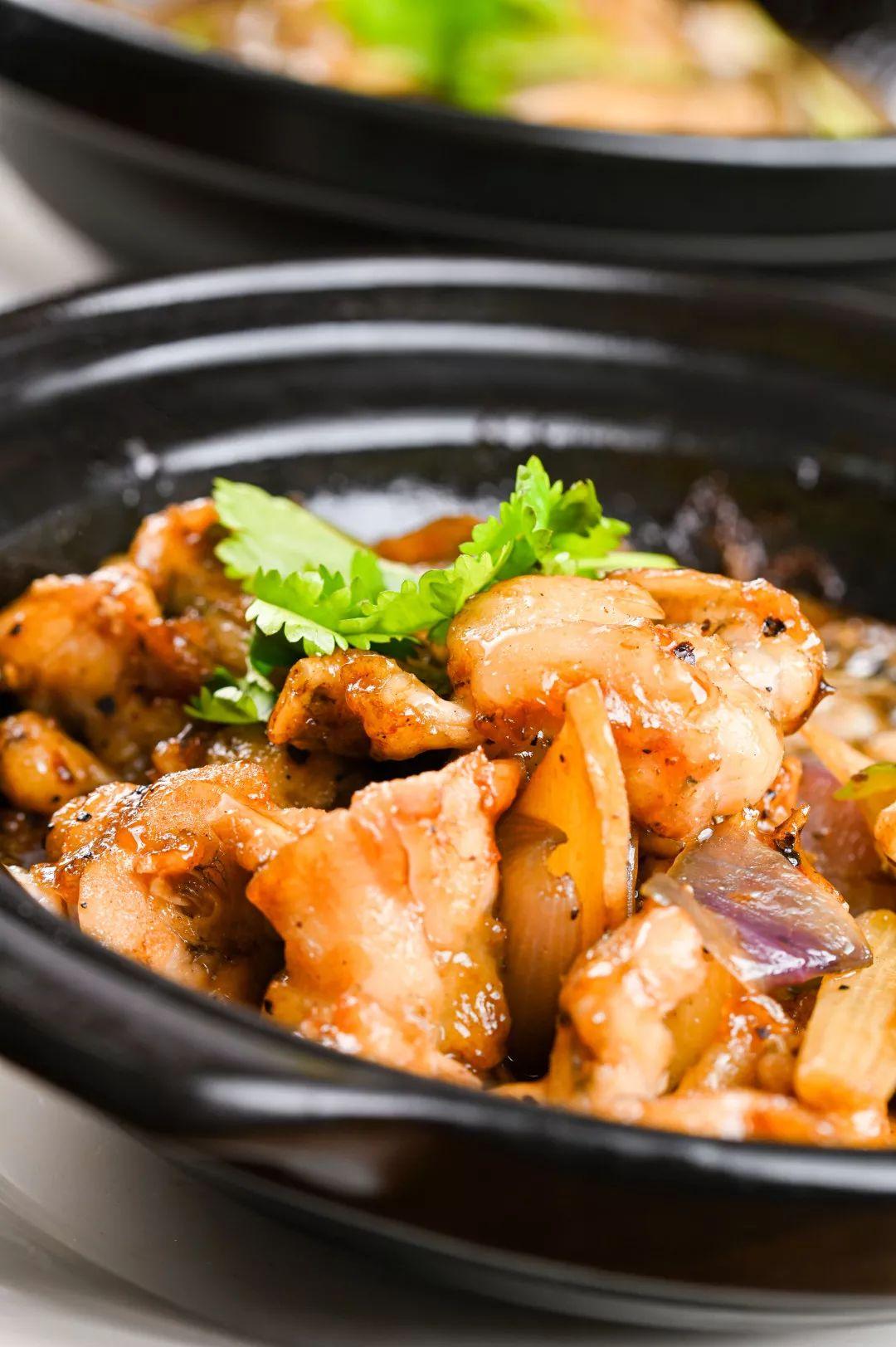 吃啫田鸡煲开足23年跑步上菜的老广大排档上桌先闻才能吃