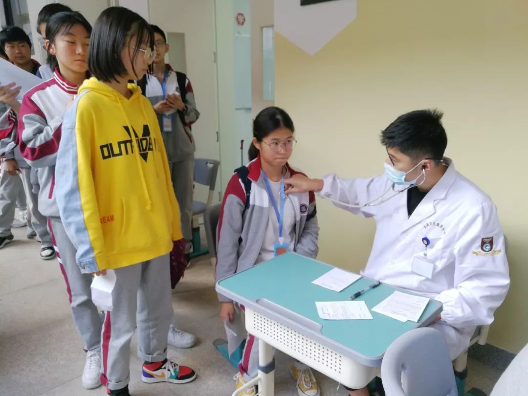 我校为在校生接种水痘疫苗