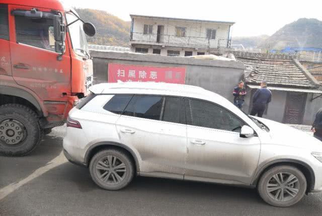 比亚迪宋pro被大货车追尾,这种损伤算是什么级别?