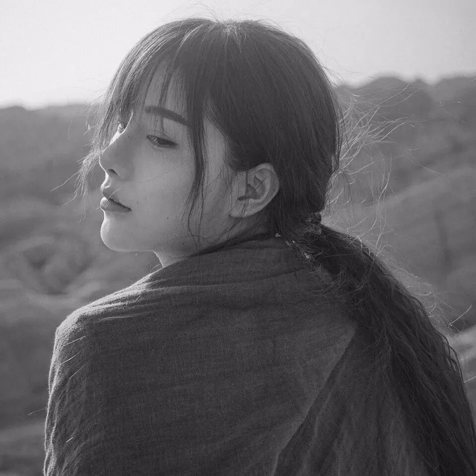 黑白头像丧系动漫头像