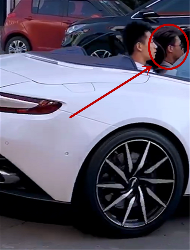 "许华升"出门座驾,260万阿斯顿马丁敞篷,车主是一名快手网红