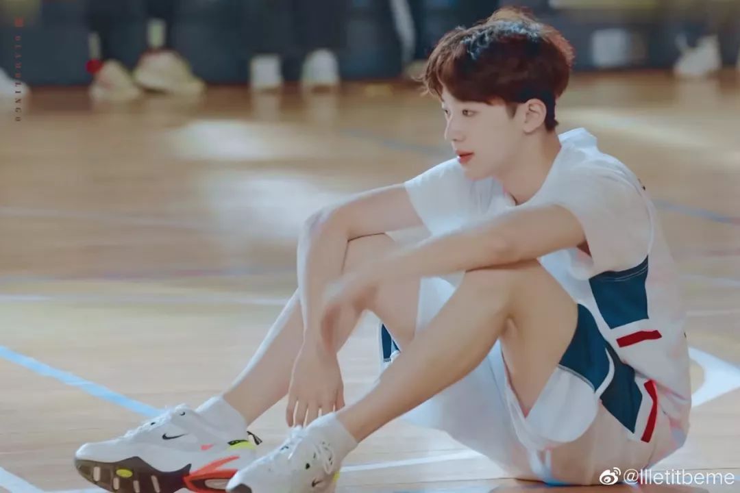 这样买刘雯娜娜的同款马丁靴能帮你省钱