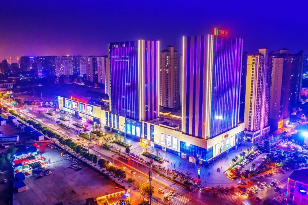 民发广场航空路店▲民发世际大酒店在襄阳,平均每5个购房者就有1个