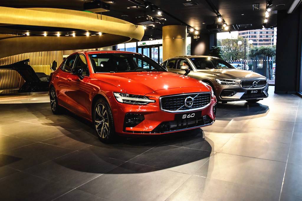 沃尔沃全新国产s60到店实拍!11月预售12月上市