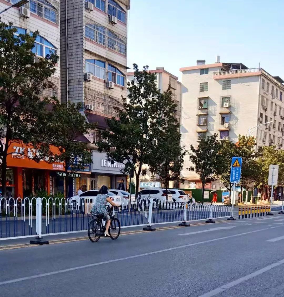 实拍萍乡街头行人千姿百态你最忍受不了哪一种