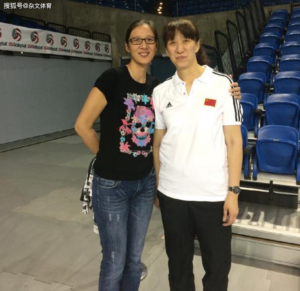 女排首任女神已经51岁!和外国丈夫幸福,曾5年内两次退役_李月明