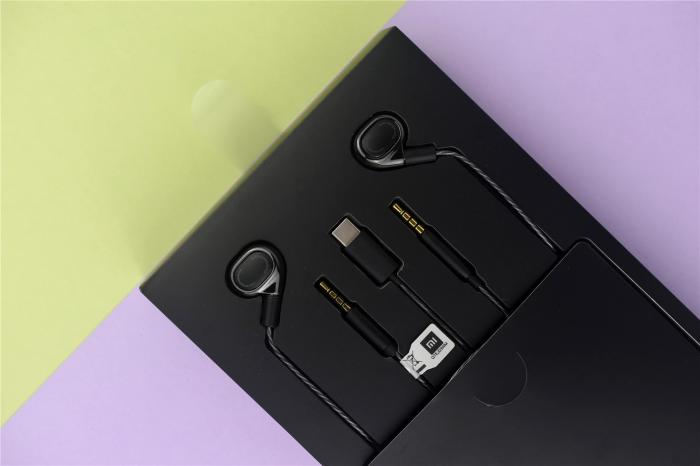 小米新品耳机开箱双动铁双动圈自带三幅线材售价要999元