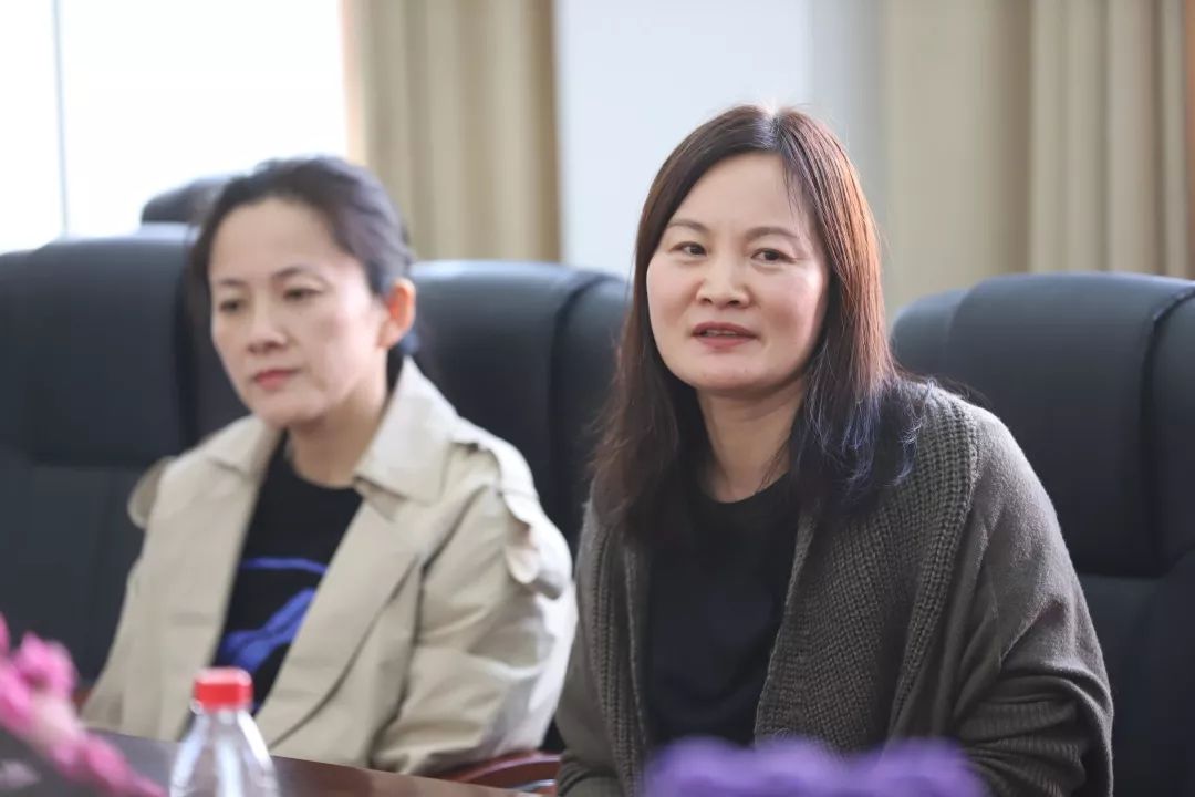 在座谈会上,杨文静等九名实习生先后汇报了实习过程,谈了收获与感想