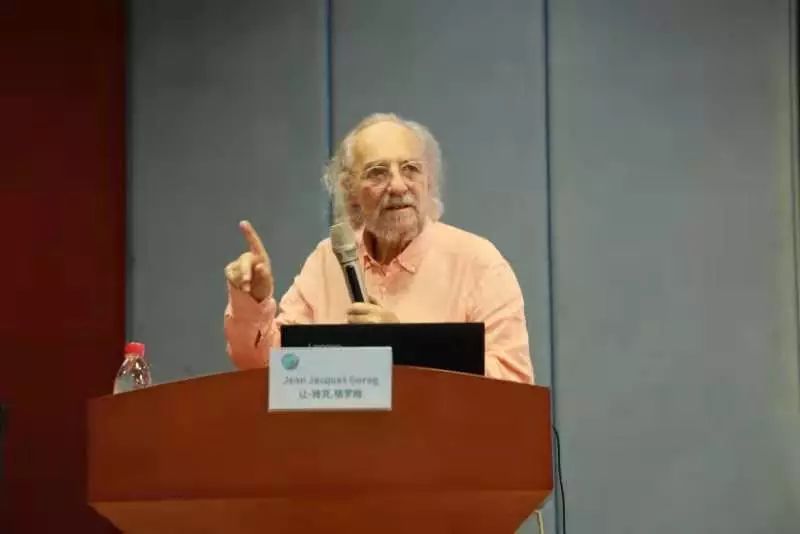 左图:法国驻广州领事馆科技与高等教育领事倪杰缔致辞2019年10月24日