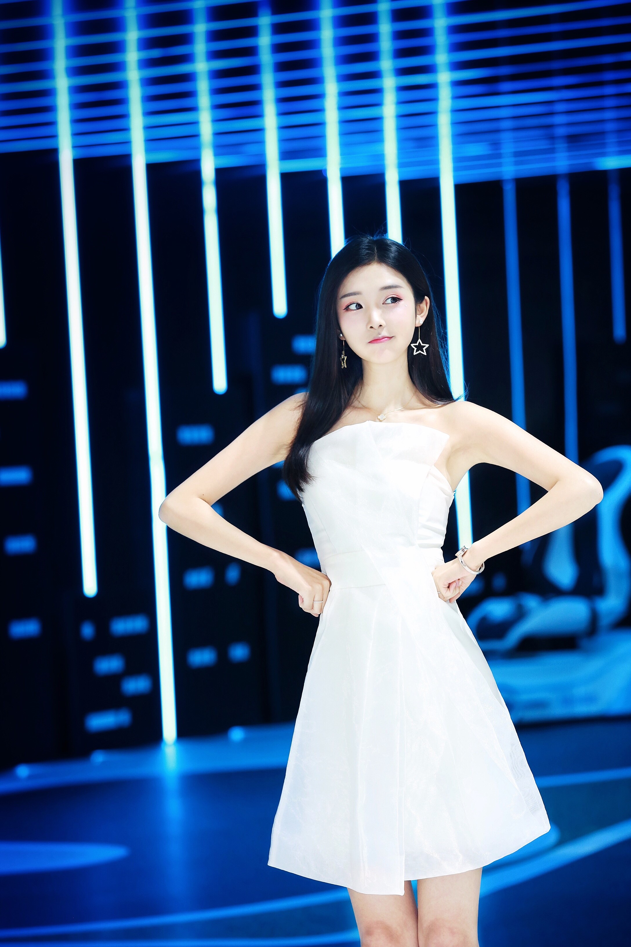 瑞驰swicky携手甜心车模李凉凉与大家共庆双十一