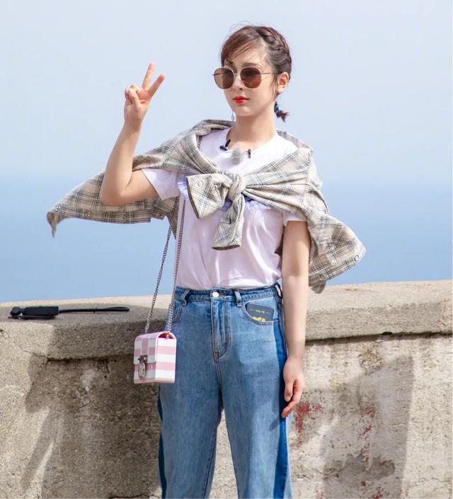 杨紫牛仔裤这样穿人气爆棚粉丝感叹仙女下凡